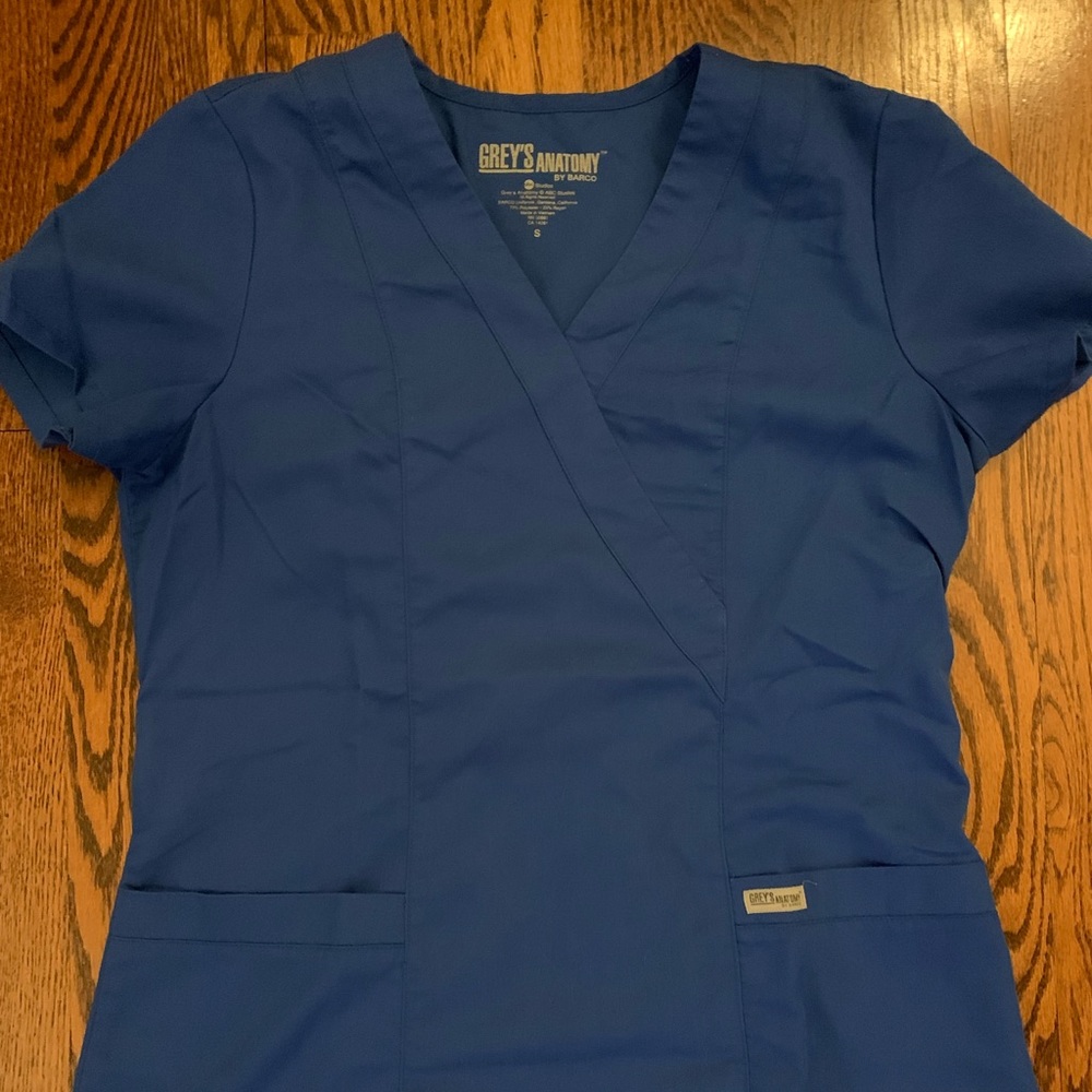 Small Grey’s Anatomy scrub top